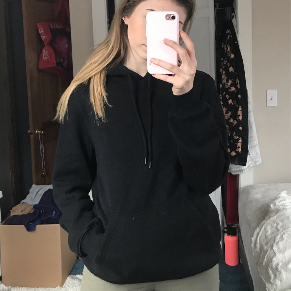 men’s black hoodie